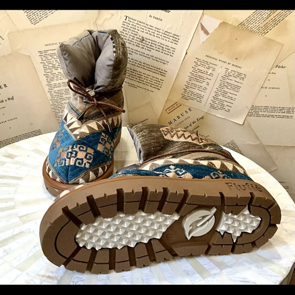 Anthropologie Flufie Pillow Snow Boot Goose Down Velvet Jacquard Blue Tan - Picture 7 of 7